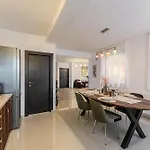 Luxury 2br - Amazing Terrace Apartman