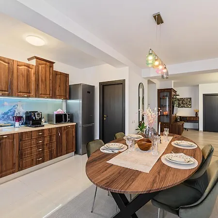 Апартаменти Luxury 2br - Amazing Terrace Брашов